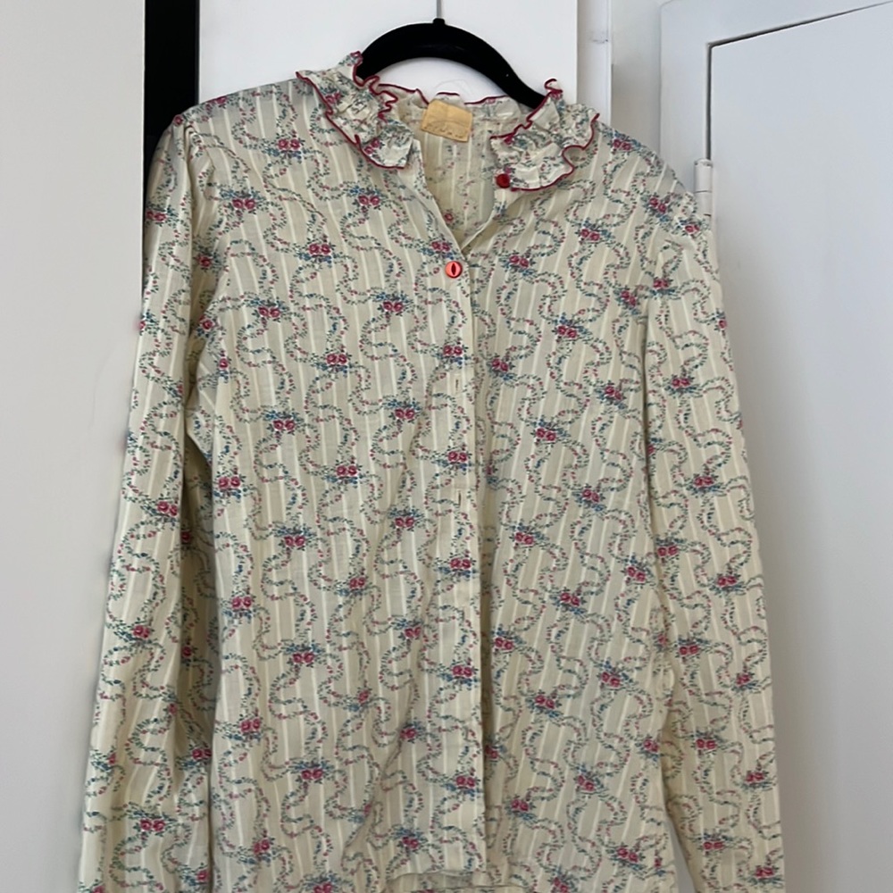 Vintage floral ruffly blouse